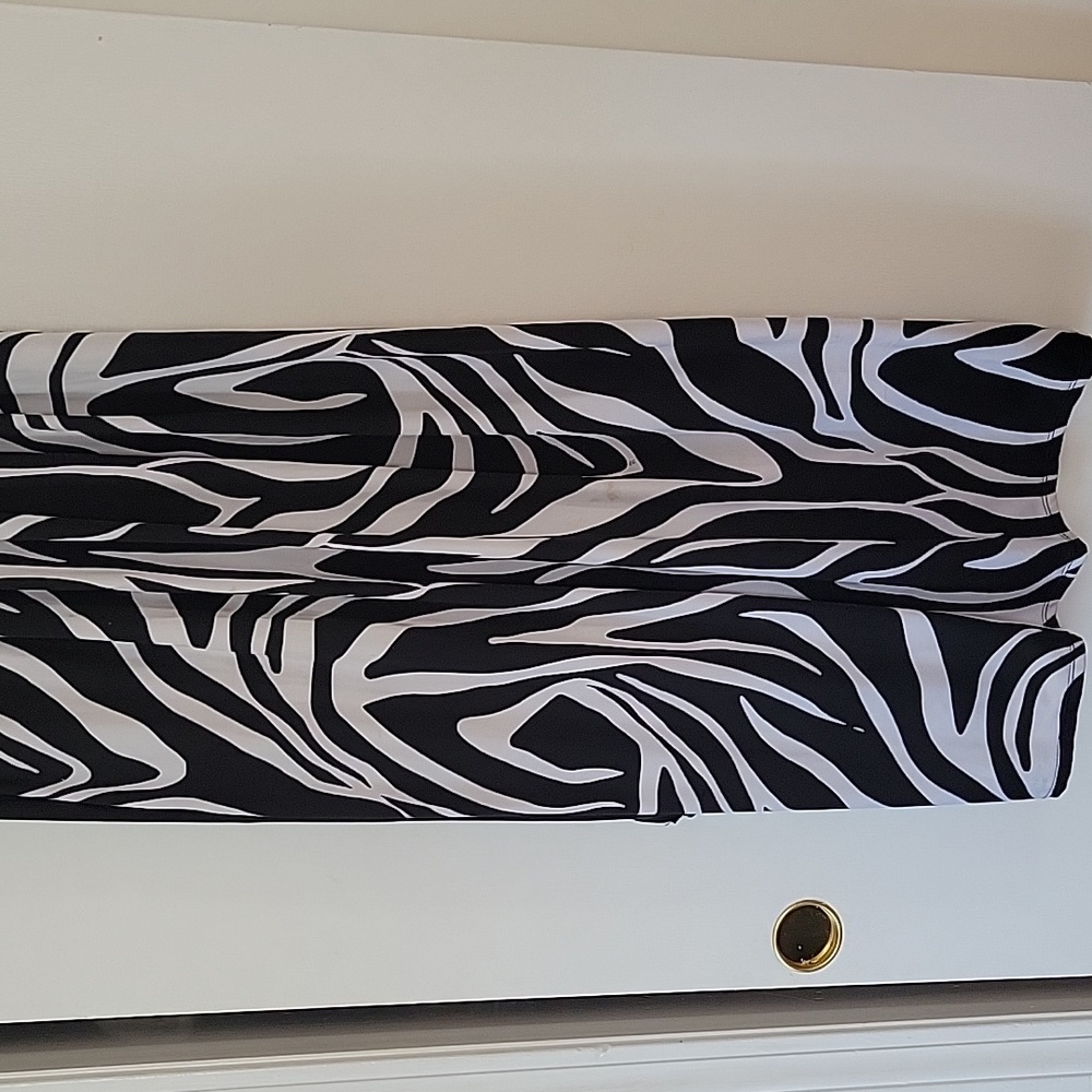 Strapless zebra print maxi 👗 dress - Picture 2 of 3